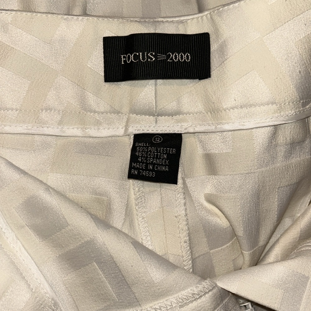 FOCUS2000 WOMANS WHITE PANTS SIZE 12 - Picture 12 of 13